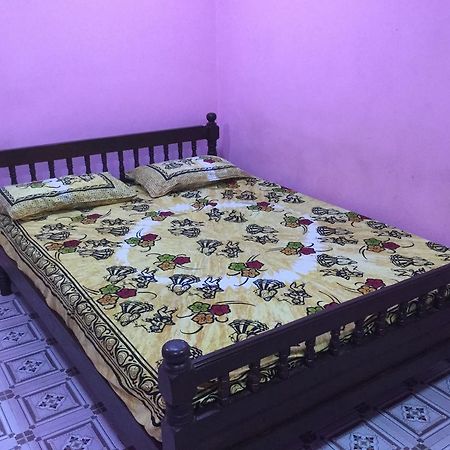 Auro Guest House 蓬蒂切里 外观 照片